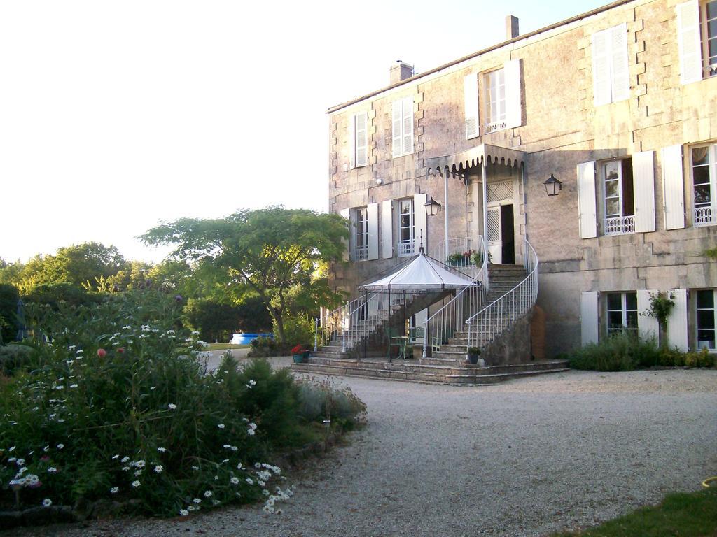 Manoir Angle Bed and Breakfast Blanzay-sur-Boutonne Buitenkant foto